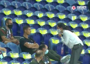Cristiano Ronaldo upomniany za brak maseczki. Nagranie obiegło sieć [WIDEO]