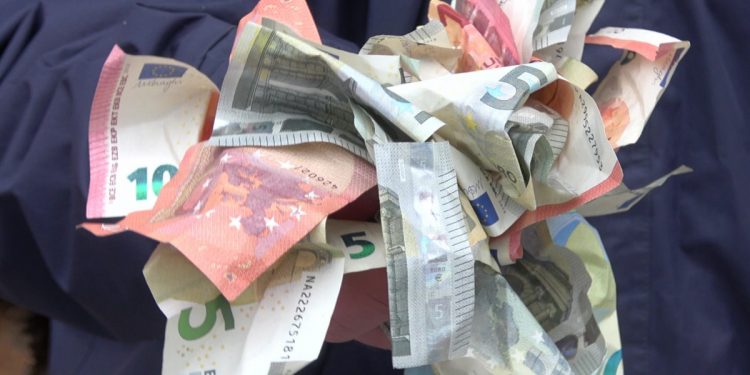 Holandia. Chcą wprowadzić grzywny za posiadanie gotówki