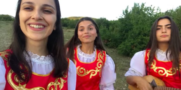 Gruzinki zaśpiewały po polsku. Nagranie błyskawicznie stało się hitem [WIDEO]