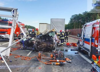 Potężny karambol na A2! Są ciężko ranni [FOTO]