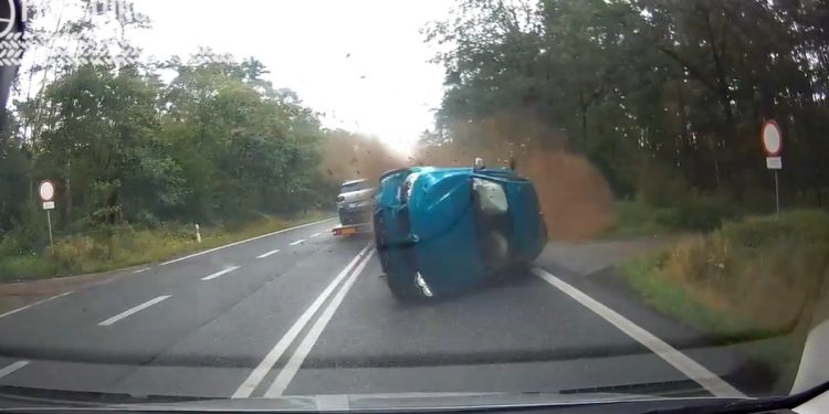 Młody kierowca BMW spowodował karambol! Szokujące nagranie [WIDEO]