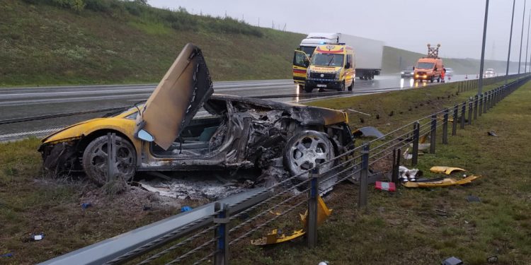 Lamborghini Gallardo stanęło w płomieniach na A1. Cudem uratowali kierowcę