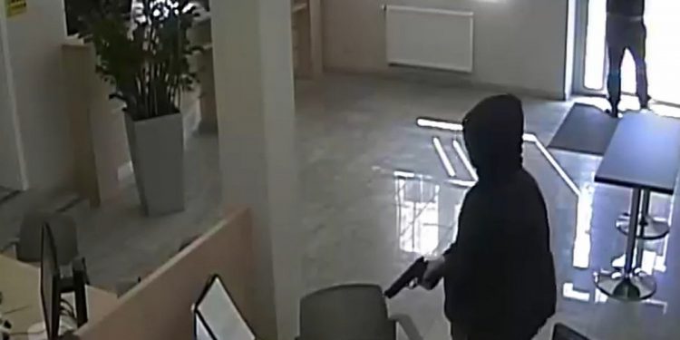 Napadł na bank w 100 sekund. Złapali go po roku na Litwie