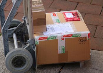 Praktykant ukradł auto kurierowi. Pracował drugi dzień a firma nie zna jego danych