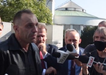 Rolnik pod Sejmem krytykuje ustawę PiS: „Dziś ja zdechnę dla tej Polski, dla mojej rodziny”