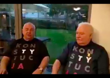 Soyka zaśpiewał Wałęsie „Sto lat”. Uwagę przyciągają koszulki [WIDEO]