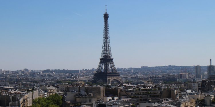 Wieża Eiffla bezpieczna? Koniec policyjnej akcji