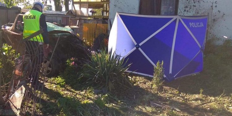 Rozpędzona 24-latka wjechała w dom mieszkalny! Zginęła na miejscu