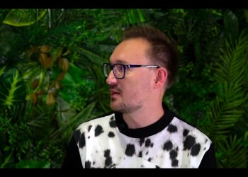 Gwiazdor „Gogglebox” popiera strajk kobiet. „Dziewczyny! Pedały są z Wami!”