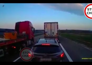 Kierowcy ciężarówek zatrzymali drogowego „szeryfa”. Wszystko nagrała kamera [WIDEO]