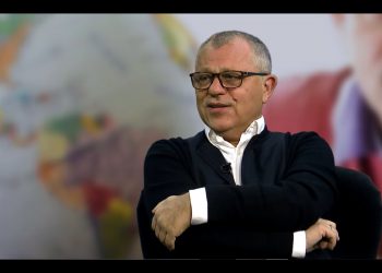 Aktor od miesięcy nie może pracować. Odpowiada internautom: „Otrzymałem propozycję pracy przy macaniu kur”