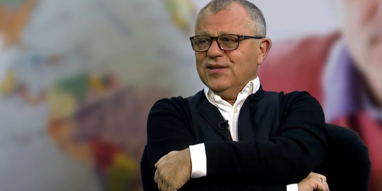 Aktor od miesięcy nie może pracować. Odpowiada internautom: „Otrzymałem propozycję pracy przy macaniu kur”