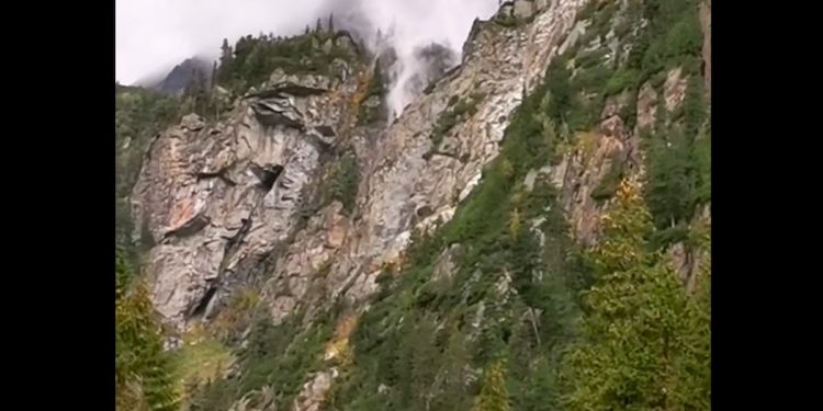 „Odwrócony” wodospad w Tatrach. Niezwykłe nagranie trafiło do sieci [WIDEO]