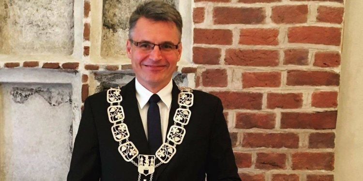 Prezydent Zielonej Góry ma koronawirusa. Wcześniej mówił o „koronaściemie”