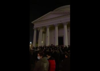 Poseł udostępnił nagranie narodowców broniących świątyni. „Niczym Cywilizacji Łacińskiej przed barbarzyńcami” [WIDEO]