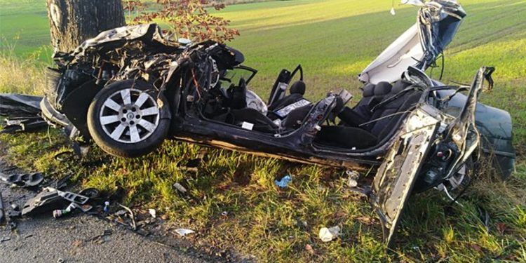 Potworny wypadek na Pomorzu. Z samochodu prawie nic nie zostało