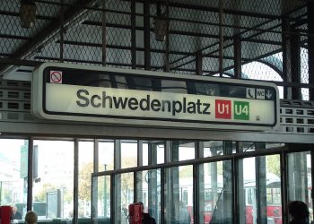 Nowe informacje w sprawie ataku w Wiedniu. Szef MSW mówi o „odrażającym akcie”