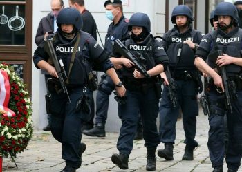 Zamachowiec z Wiednia „oszukał system”. Zwolnili go z więzienia