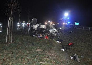 Bentley dachował i wpadł do rowu. Ofiara to znany milioner?