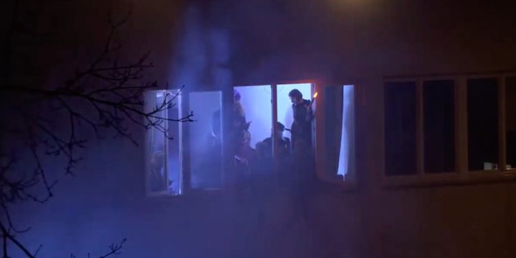 „Dziady” pod domem Kaczyńskiego. Niecodzienna akcja polskich artystów [WIDEO]