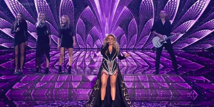 Zebrała owacje na stojąco. Zaśpiewała dokładnie tak, jak w oryginale [WIDEO]