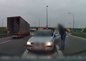 Instruktor nauki jazdy zapobiegł tragedii. Zablokował samochód w ostatniej chwili! [WIDEO]