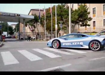 Policyjne Lamborghini w akcji. Pędzili 230 km/h! [WIDEO]