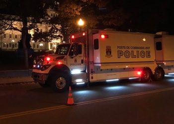 Quebec. Napastnik w średniowiecznym stroju zabił 2 osoby