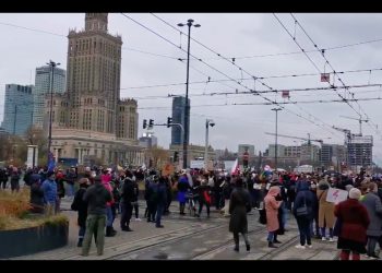 Podczas Strajku Kobiet „przemianowano” rondo Dmowskiego. Jaką wybrano nazwę? [WIDEO]