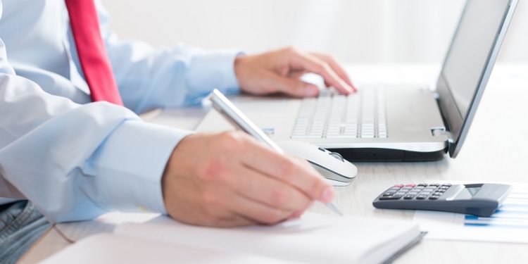 Jak poprawnie sporządzić umowę kupna sprzedaży?