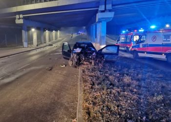 16-latek… uciekał samochodem przed policją. Rozbił auto