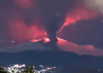 Etna się przebudziła! Wstrząsy i erupcje [WIDEO]