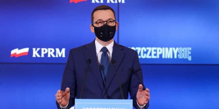 Morawiecki: „Nie będzie godziny policyjnej w sylwestra”