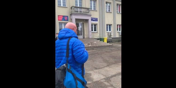 Wiadomo, co Najman miał w słynnej niebieskiej torbie. Zagadka rozwiązana [WIDEO]