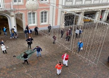 Trewir. Samochód staranował ludzi na deptaku! Są zabici i ranni [WIDEO]
