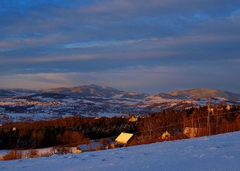 Turyści omijają rządowe obostrzenia. Burmistrz Wisły: „Polak potrafi”