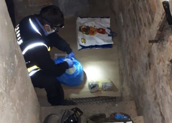 Wykopał zwłoki ojca z grobu. Już trafił w ręce policji