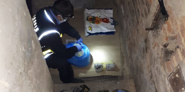 Wykopał zwłoki ojca z grobu. Już trafił w ręce policji