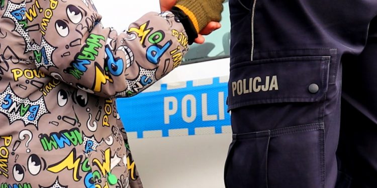 4-latek szedł ruchliwą ulicą. Wcześniej… wymknął się z przedszkola