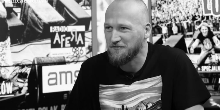 Grzegorz Guziński nie żyje. 46-letni wokalista zmagał się z koronawirusem