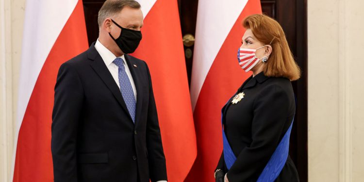 Mosbacher odznaczona przez prezydenta Dudę
