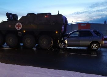 Rosomak zderzył się z osobówką. Nietypowy wypadek na Podkarpaciu