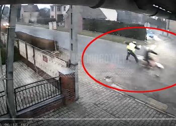 Motocyklista potrącił policjanta! Opublikowano nagranie [WIDEO]