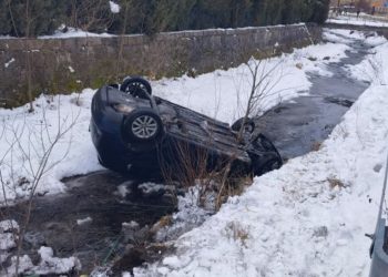 Pijany ukradł samochód. Ucieczkę skończył… w rzece