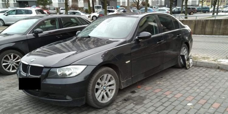 Chciał ukraść BMW. Próbował odpalić przez… 10 godzin