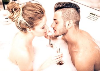 Prezent na Walentynki. Sprawdź najbardziej romantyczne atrakcje dla Par