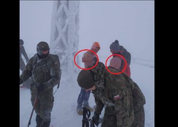 żołnierze i turyści