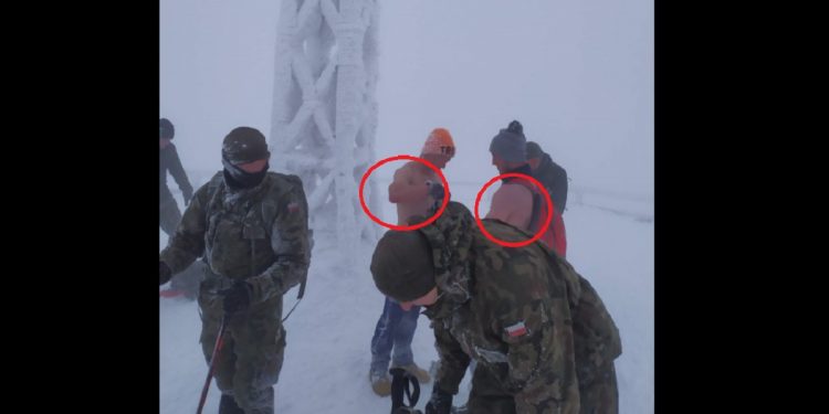 żołnierze i turyści