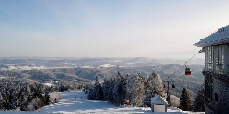 Tragiczny wypadek na stoku. Zderzyło się dwóch narciarzy, jeden z nich nie żyje