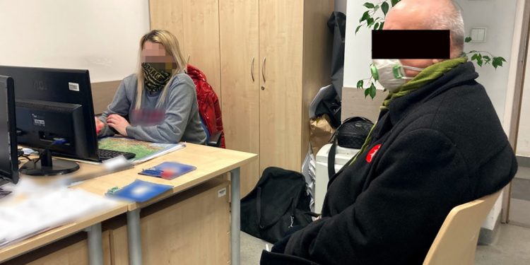 74-latek niszczył zaparkowane auta. Zdumiewające tłumaczenia